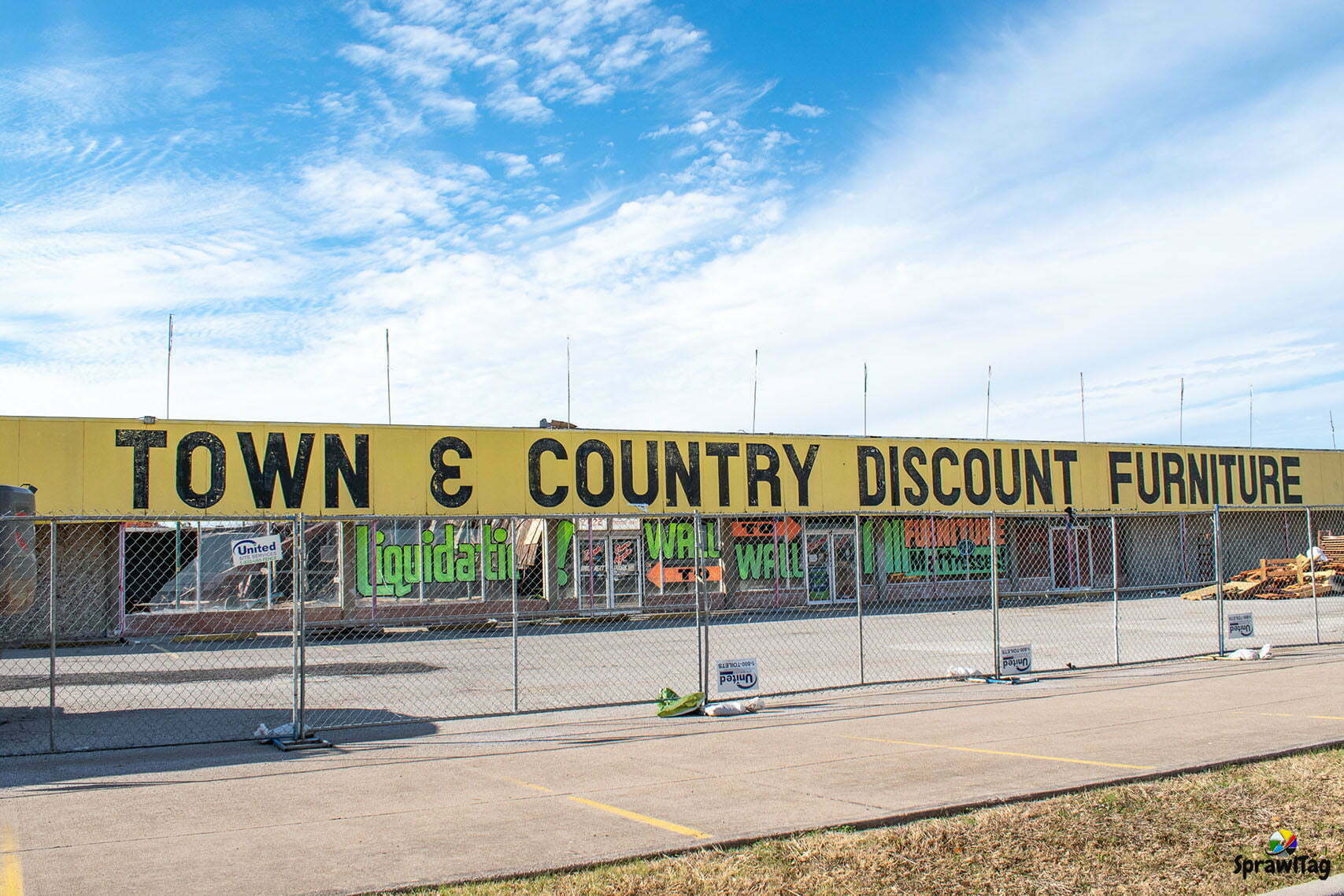 Closed Town & Country Furniture Store: Grand Prairie ...