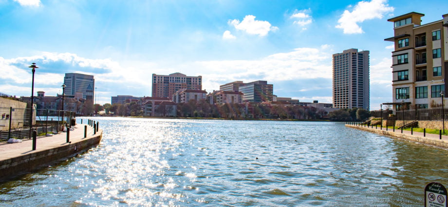 Lake Carolyn Promenade