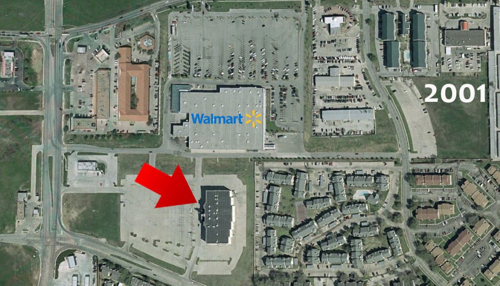 2001 aerial view of the same site. Notice a smaller Walmart.